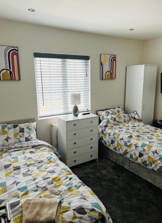 Green Lantern, Private En-Suite Double Bedroom Aveley Екстериор снимка