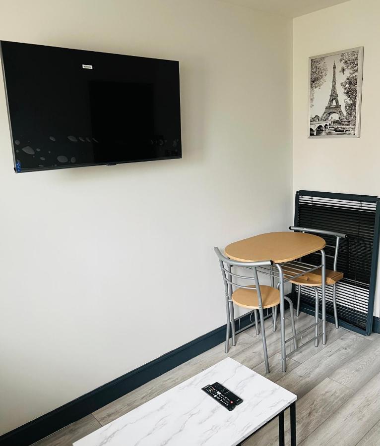 Green Lantern, Private En-Suite Double Bedroom Aveley Екстериор снимка