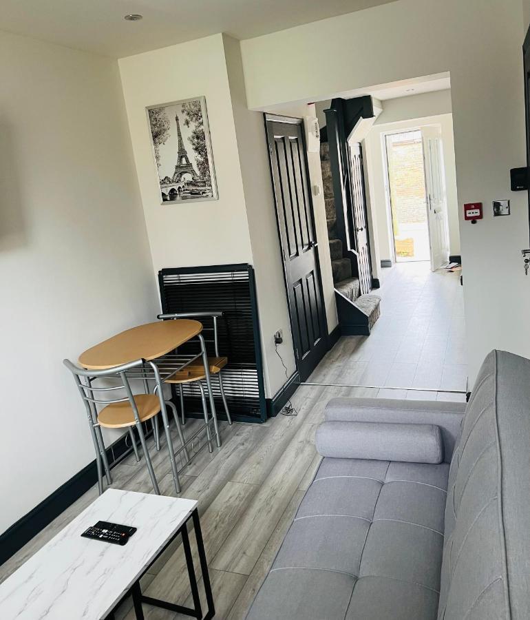 Green Lantern, Private En-Suite Double Bedroom Aveley Екстериор снимка