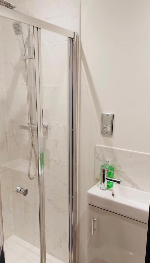 Green Lantern, Private En-Suite Double Bedroom Aveley Екстериор снимка