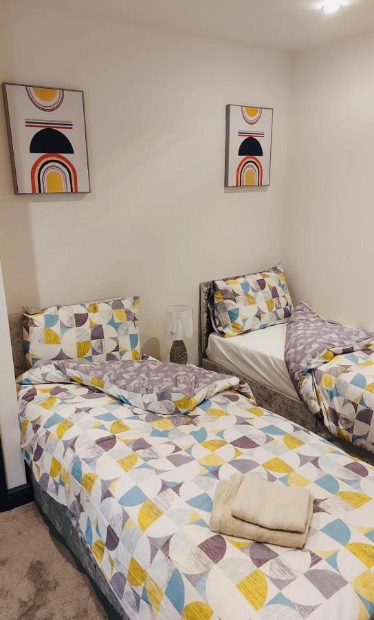 Green Lantern, Private En-Suite Double Bedroom Aveley Екстериор снимка