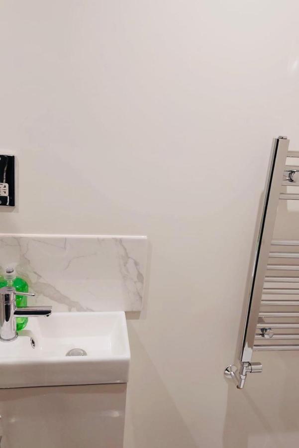 Green Lantern, Private En-Suite Double Bedroom Aveley Екстериор снимка