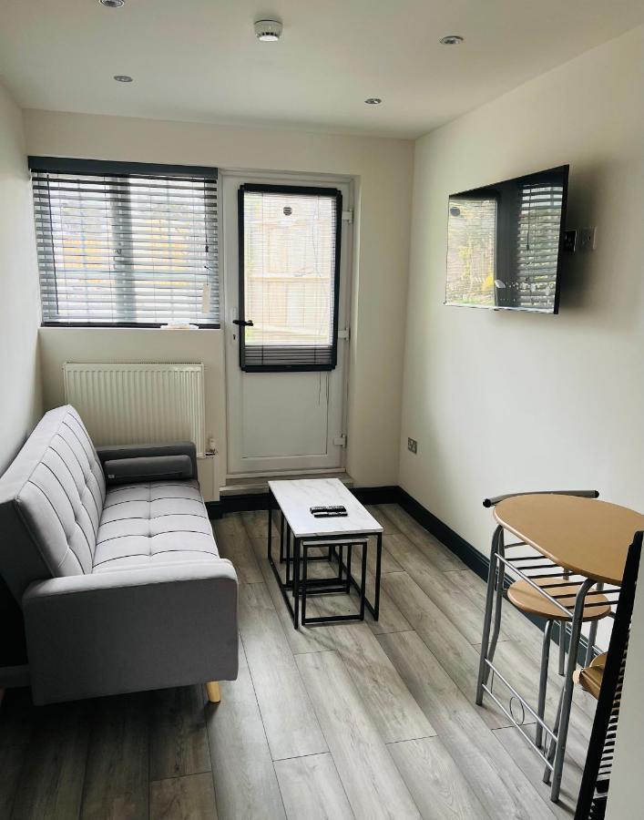 Green Lantern, Private En-Suite Double Bedroom Aveley Екстериор снимка